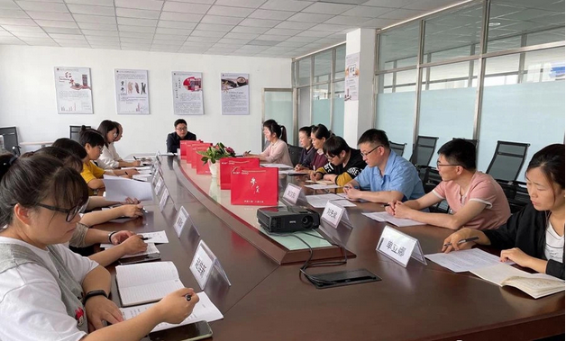 董事局主席高雪峰先生莅临韩工坊召开中高层会议并走访车间