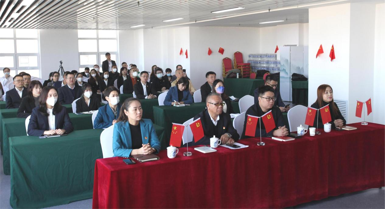 国吉控股集团组织集体收看党的二十大开幕会