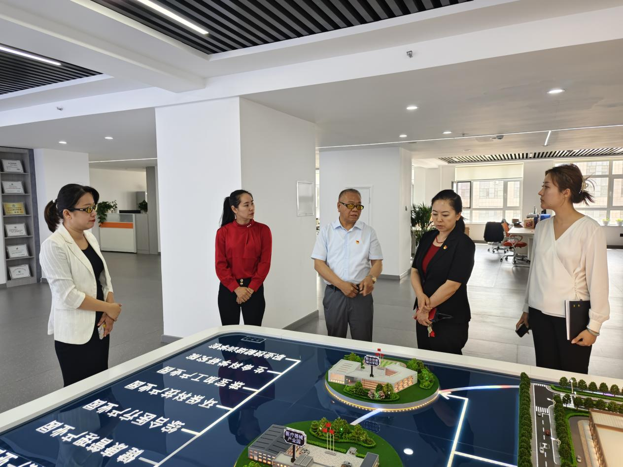 长春市净月区经济发展局局长周敏莅临国吉控股参观座谈