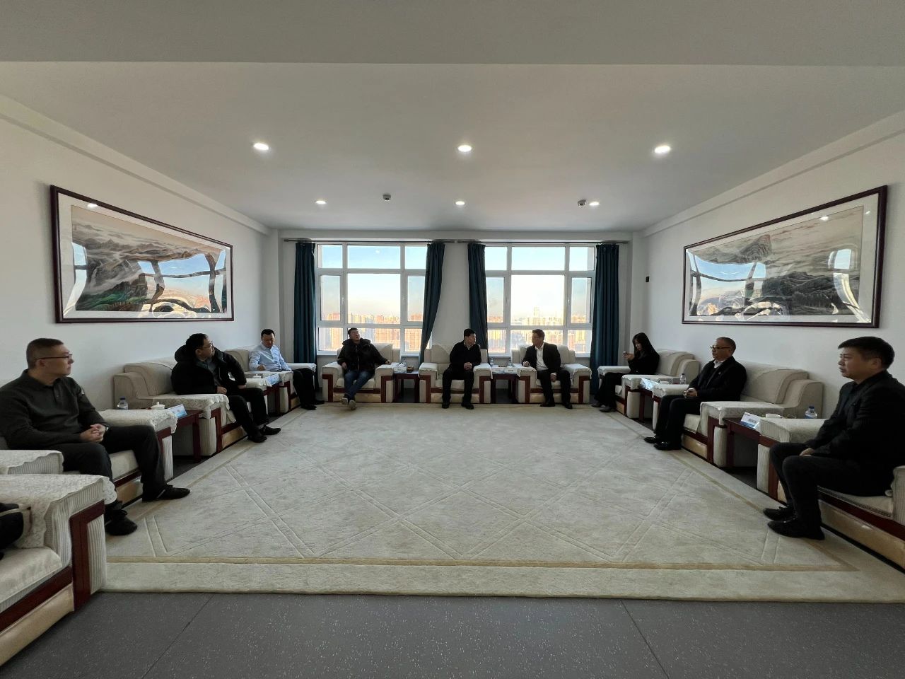 省政府驻广州办事处、省人社厅等领导一行莅临国吉控股集团参观交流