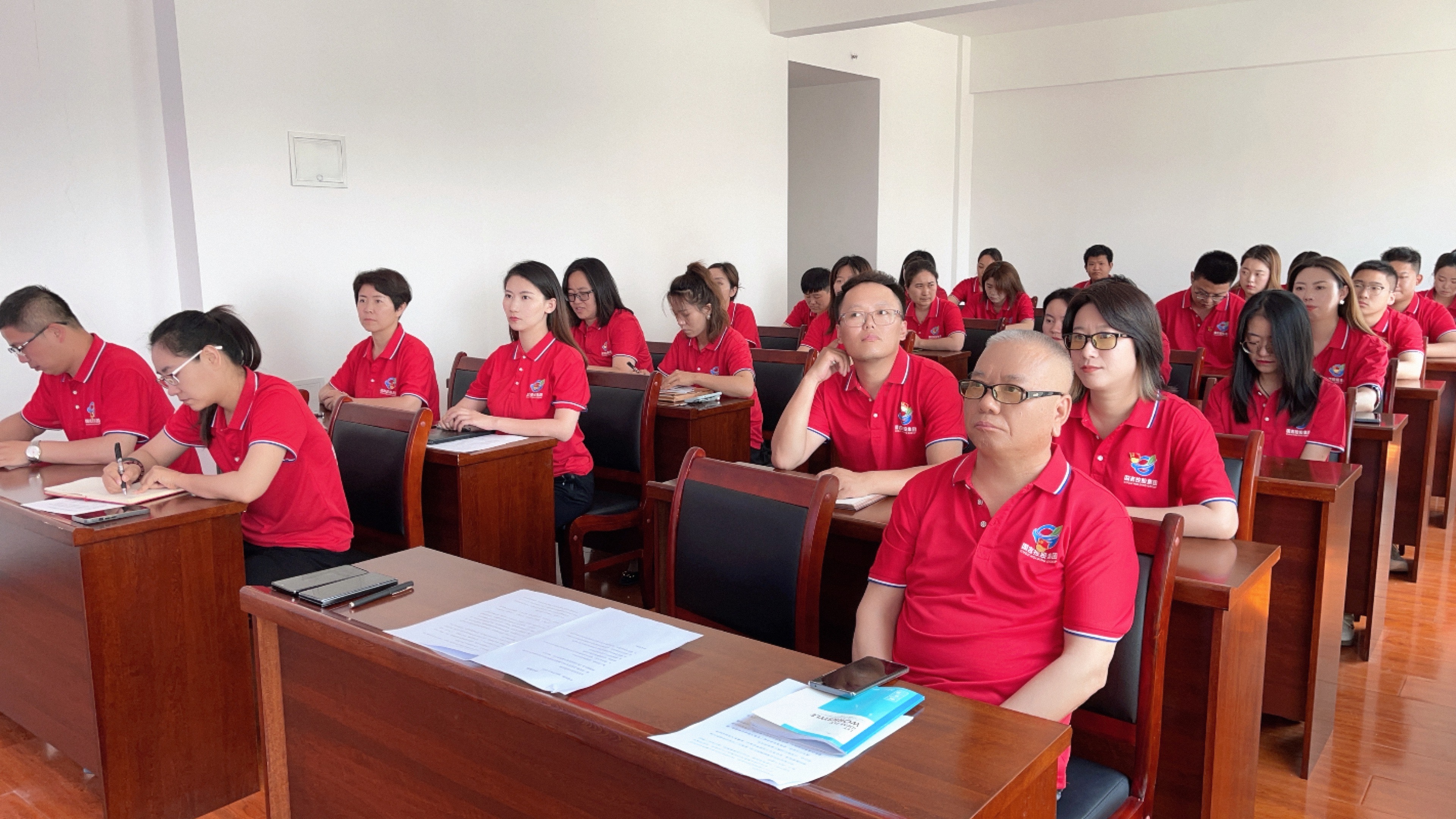 国吉控股党总支开展“努力把党纪处分条例学习好、执行好”专题党课活动