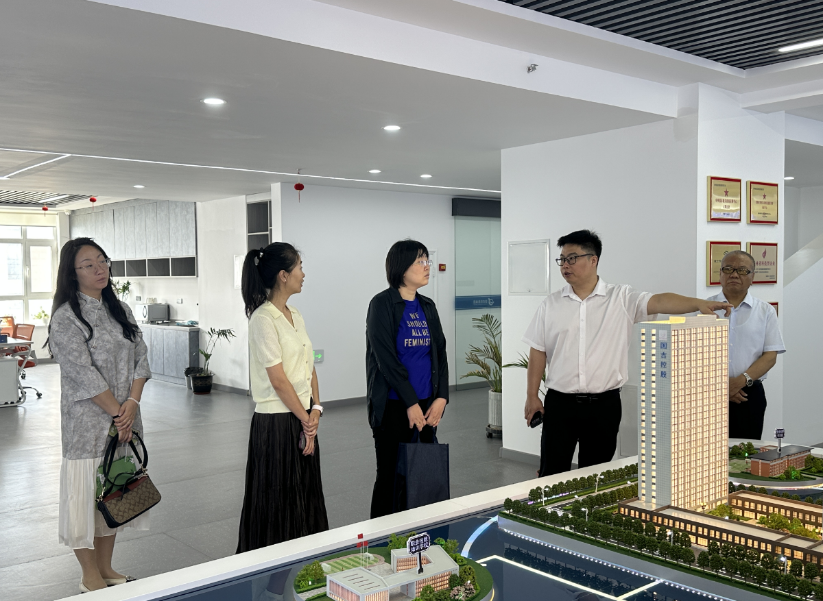 长春中医药大学吉林省人参科学研究院与国吉控股集团就生物家项目及植物源碳纳米技术合作开展学术交流